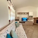 Stazzo Istana Jacuzzi Barbecue E Mare A Piedi * Porto Istana