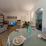 度假居 Stazzo Istana Jacuzzi Barbecue E Mare A Piedi Porto Istana