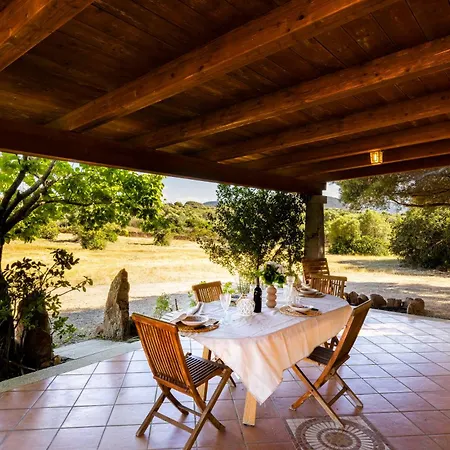 Stazzo Istana Jacuzzi Barbecue E Mare A Piedi Holiday home *